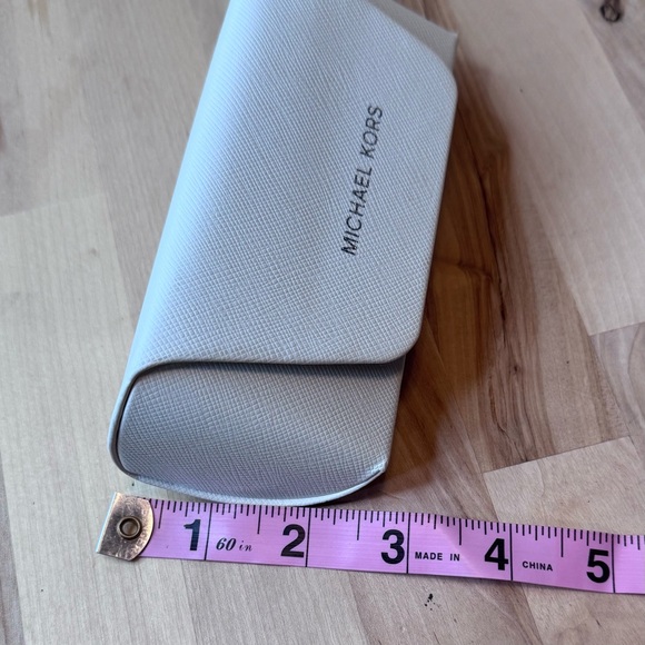 3/$15 Michael Kors Ivory Sunglasses Holder - Picture 4 of 6
